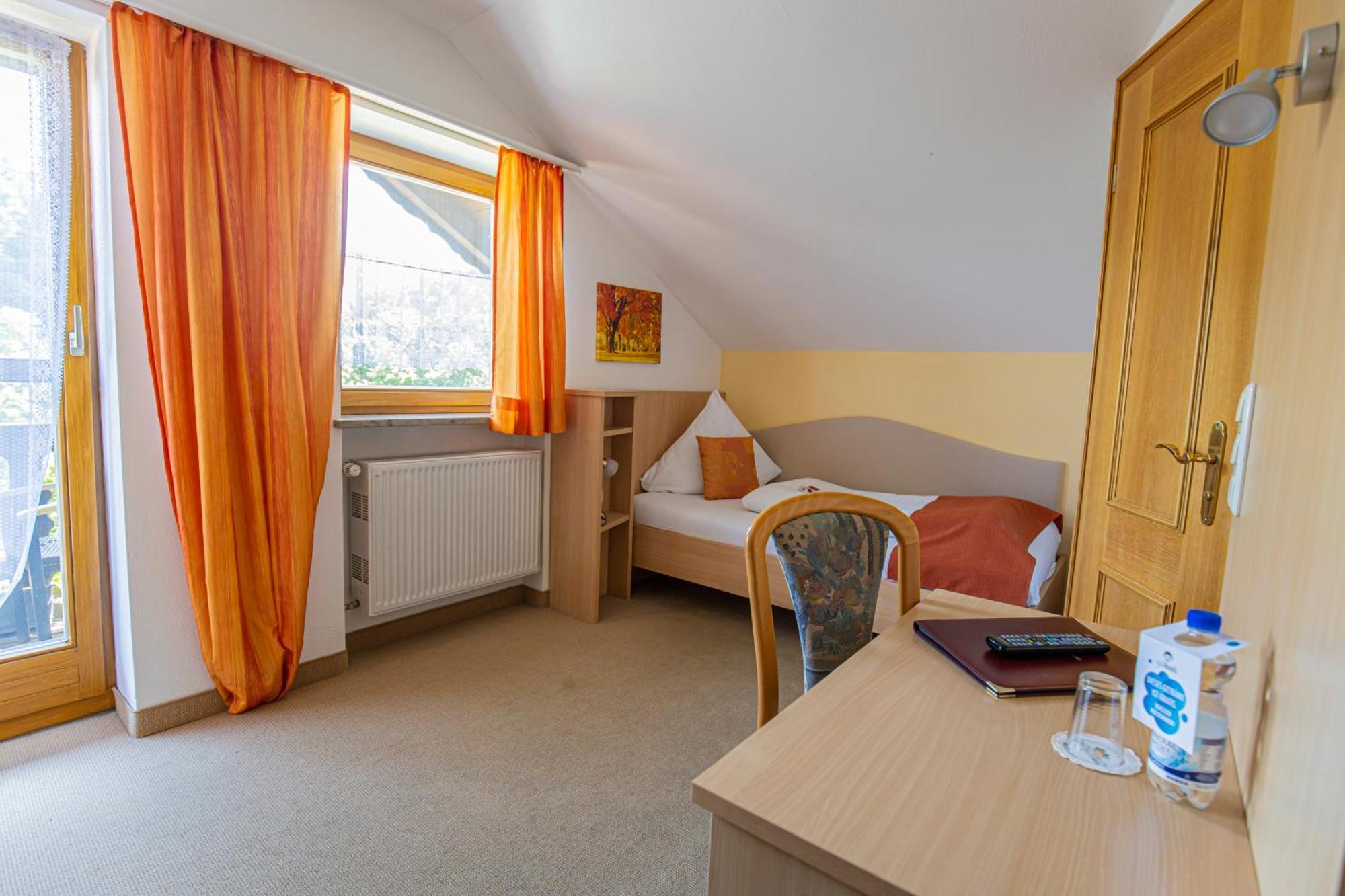 Land-Gut-Hotel Gasthof Waldschaenke Altfraunhofen Экстерьер фото