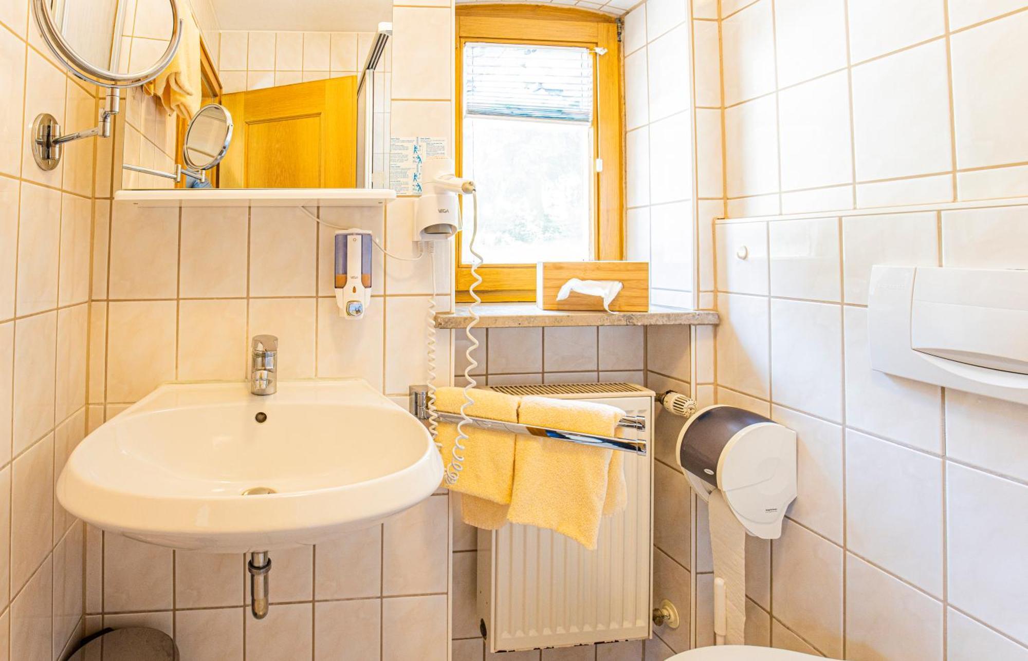 Land-Gut-Hotel Gasthof Waldschaenke Altfraunhofen Экстерьер фото